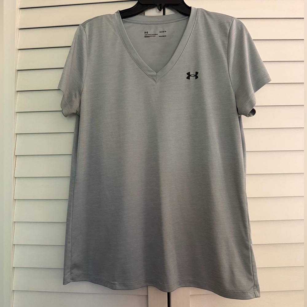 ❤️‍🔥UNDER ARMOUR Women's Large Lt Gray V-Neck HEATGEAR Short Sleeve Shirt LNWOT